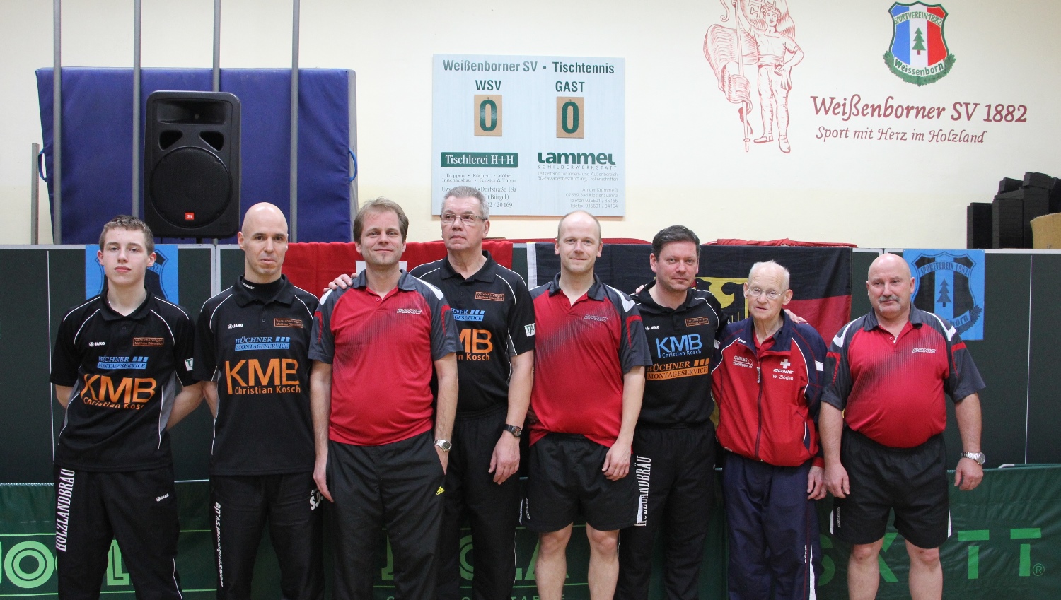 Die Teams von Buchs SG (in rot) und Weissenborn